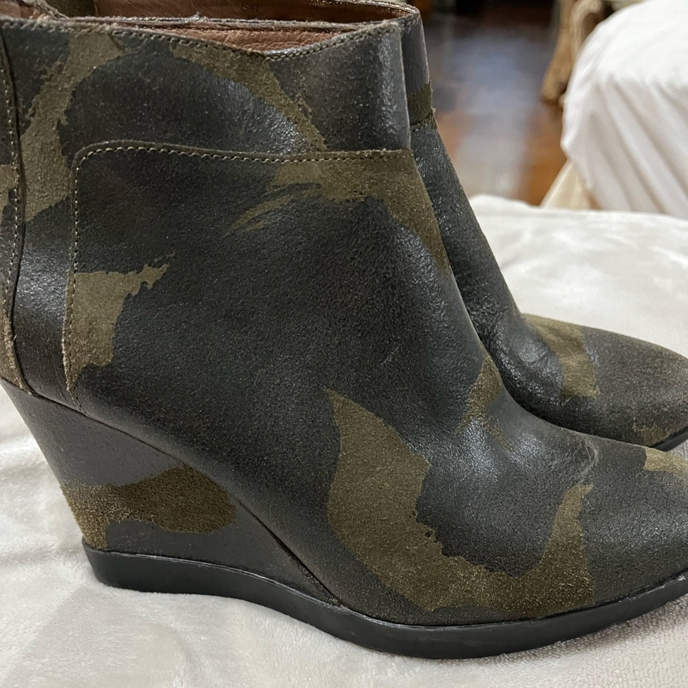 Donald J Pliner Chez Suede Bootie Size 8
